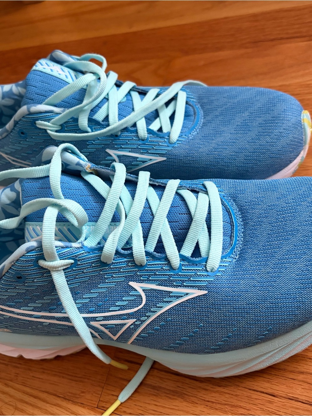 Mizuno women’s Athletic Running Shoes, size 9.5